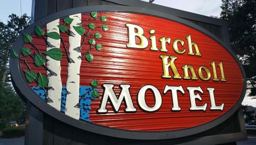 Birch Knoll Motel in Laconia, USA
