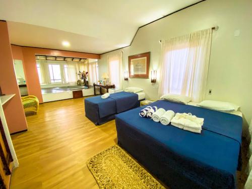 1 double bed, 1 twin bed
