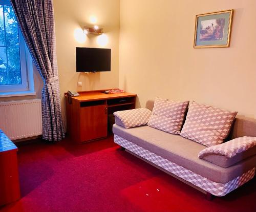 Friedrichshof Hotel - image 6