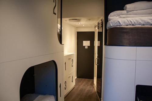 Shared room, mixed dormitory, 6 guests