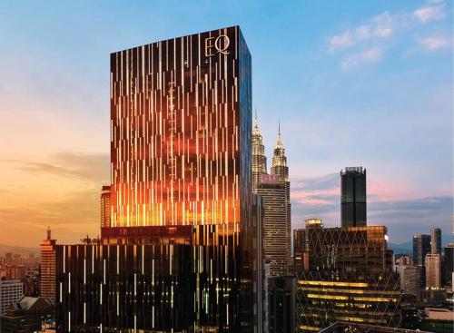 EQ Luxurious Room with KLCC View • Infinity Pool•