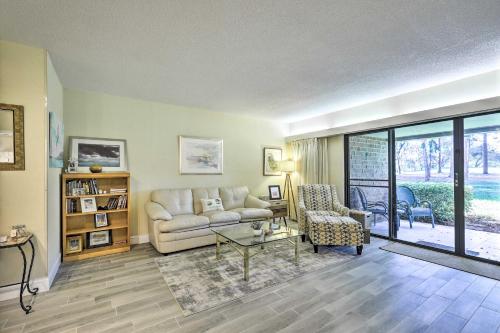 Large Tampa-Area Condo - 15 Mi Clearwater Beach! in Palm Harbor, USA
