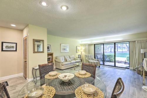Large Tampa-Area Condo - 15 Mi Clearwater Beach! in Palm Harbor, USA