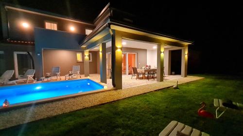 Villa Robert Kastelir, Kaštelir