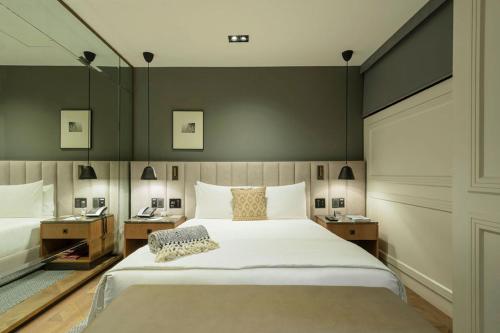 Superior Queen Room image 7
