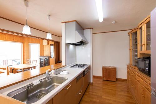 The 3Bdrm Yellow House