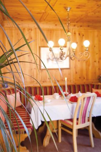 อาหารและเครื่องดื่ม, Hotel Kristall in กลางเมืองเลช