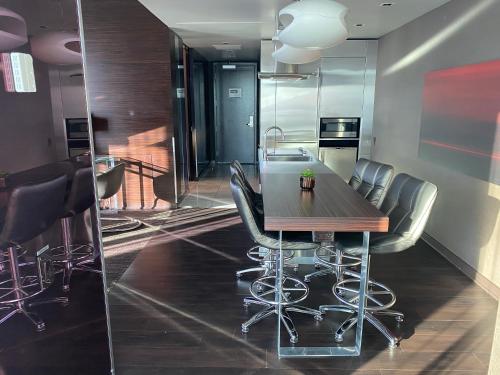 Palms Place