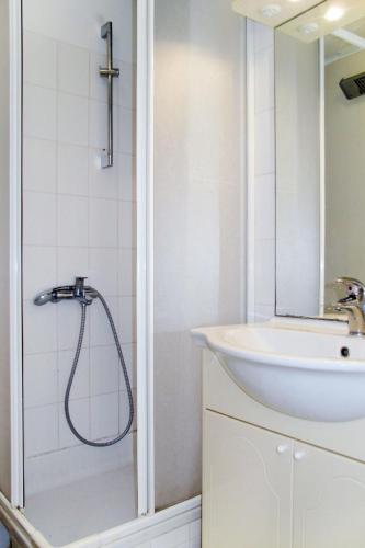 Apartment Pineta-1 by Interhome in Monsena