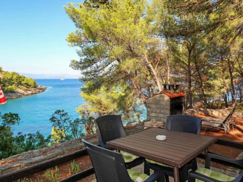  Holiday Home Neli - ISO305 by Interhome in Rogač