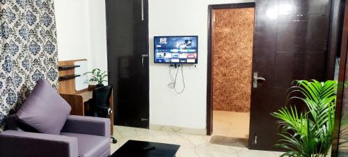 Youngpackers Homestay Saket - Netflix, Couples Friendly, Local ID