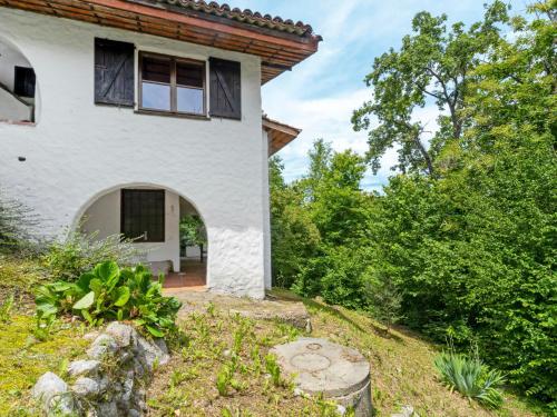  Holiday Home Casa nel Bosco by Interhome in Reno Di Leggiuno