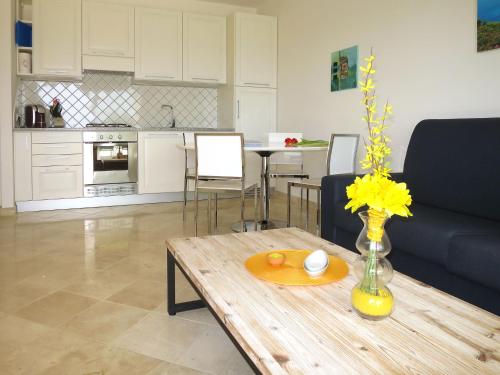  Apartment Il Fjordo bilo terrazzo - PPZ162 by Interhome in Porto Pozzo