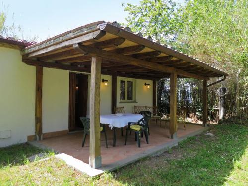  Holiday Home Chalet del Lago by Interhome in Bolsena