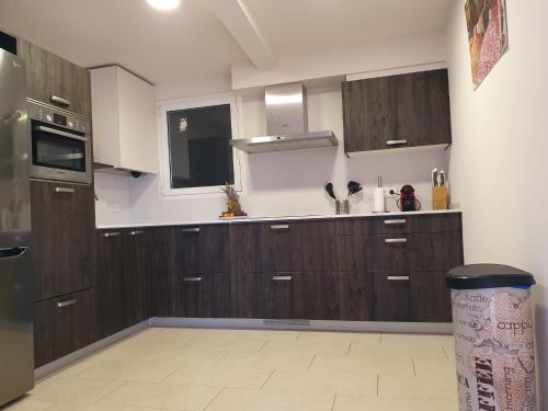 ห้องครัว, Apartment Market Square in คาร์โดนา