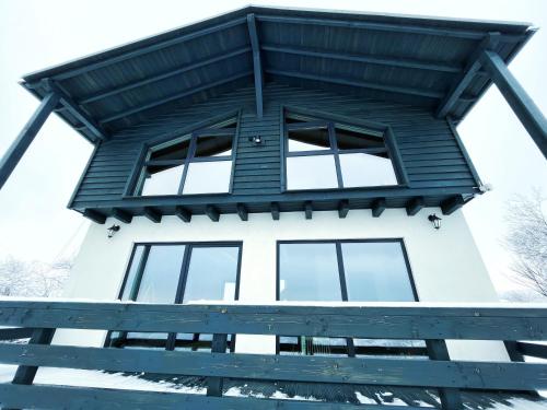 Viesnīcas āriene, Cabana Priod Coronini in Coronini