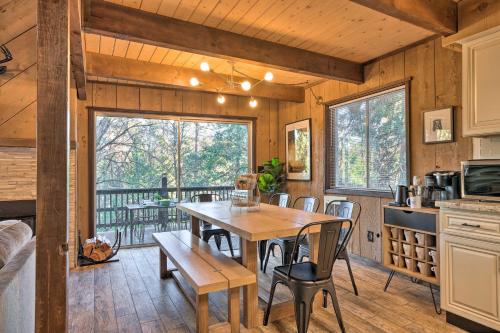 Near Trails: Cabin w/ 2-Level Deck in Twain Harte in Tvenharta (CA)