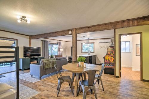 Near Trails: Cabin w/ 2-Level Deck in Twain Harte in Tvenharta (CA)