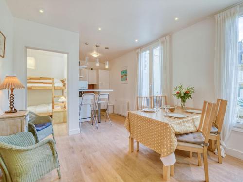 Apartment Les Roches by Interhome