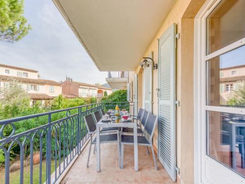 Apartment Le Clos des Vignes by Interhome in La Mole
