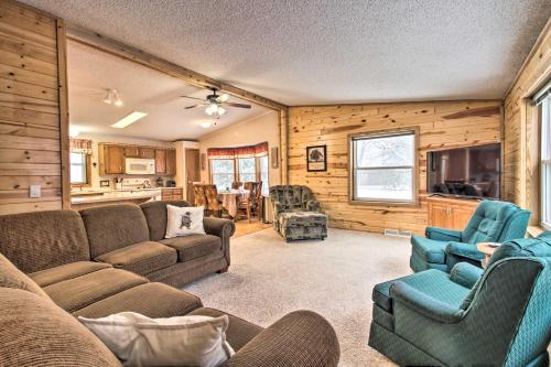 Cozy Crosby Cabin Near Serpent Lake and Main St photo 1