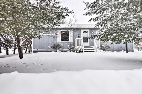Cozy Crosby Cabin Near Serpent Lake and Main St photo 4