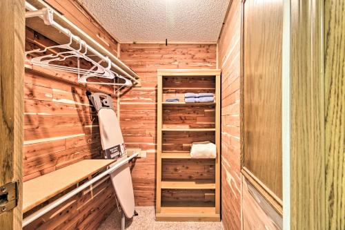 Cozy Crosby Cabin Near Serpent Lake + Main St in Deerwood (MN)