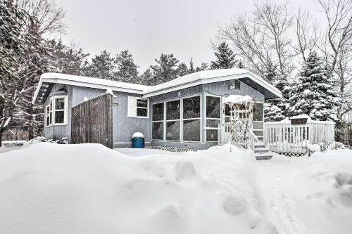 Cozy Crosby Cabin Near Serpent Lake + Main St in Deerwood (MN)