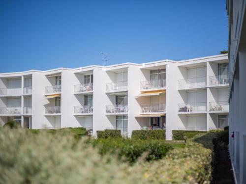 Studio Les Trois Iles-8 by Interhome in 屈伊伯龍