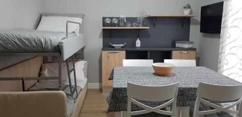 1 queen bed, 1 sofa bed