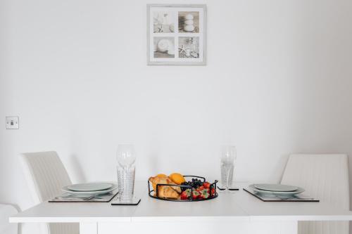 Picture of Contemporary Two Bedroom Duplex - Secluded Residence With Parking In A Prime Central Location