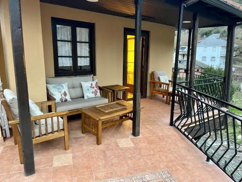 Balkons/terase, CASA NARCISA - Perfecta para familias y grupos - Valle del Silencio in Villanueva de Valdueza