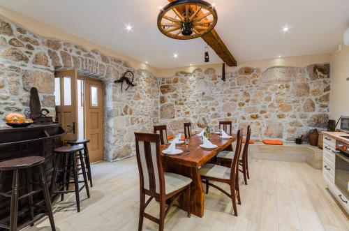 廚房, Villa Valentina - Luxurious holiday for 9 people with xxl pool and whirpool in 巴里比