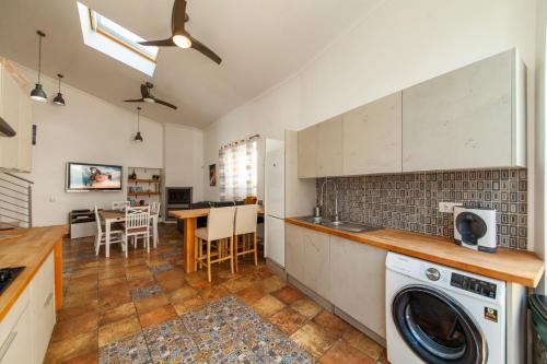 Kitchen, Casa Bela in Estômbar