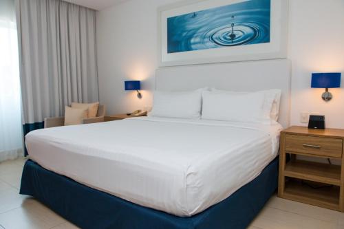 335429188 Holiday Inn Acapulco La Isla by IHG