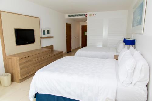 335429549 Holiday Inn Acapulco La Isla by IHG