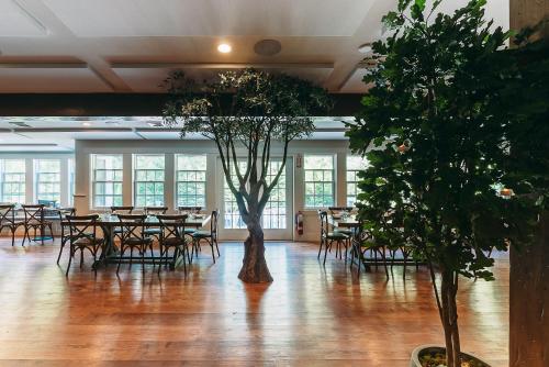 Lambert's Cove Inn & Resort