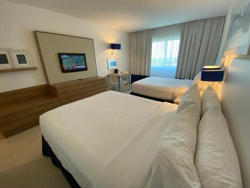 335435224 Holiday Inn Acapulco La Isla by IHG
