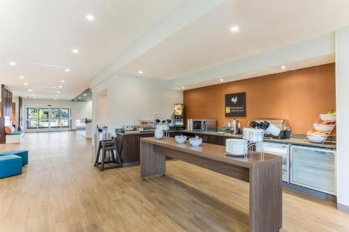 MainStay Suites - image 12