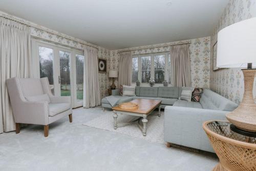 Hayward House, Hot Tub, Large Garden in Nettlebed