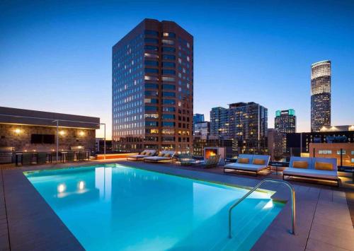 DOWNTOWN LOS ANGELES Super chic modern condo