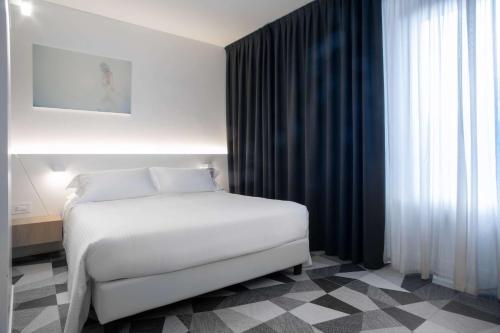 1 queen bed, 1 twin bed