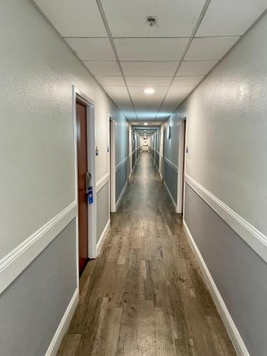 Days Inn & Suites by Wyndham Lakeland - image 6