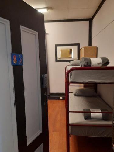 Ozi Inn Backpackers - Perth -Valid International Passport Required – Perth, IL