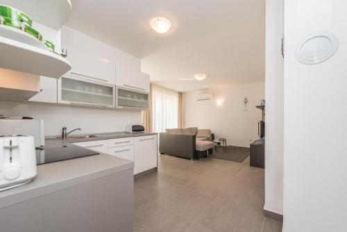 Apartments by the sea Privlaka, Zadar - 18573