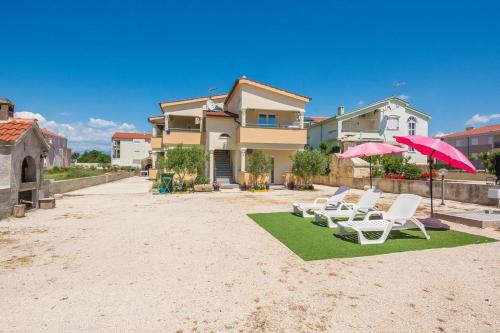 Apartments by the sea Privlaka, Zadar - 18601, Vir (photo 3)