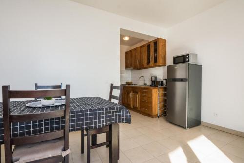 Apartments by the sea Vir - 18515