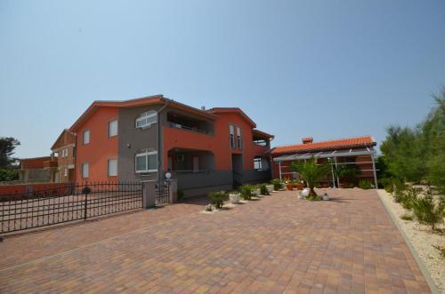 Apartments with parking space Vir - 18562, Вир (фото 7)