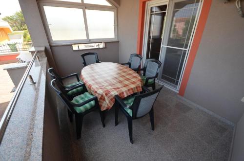 Apartments with a parking space Vir - 18562