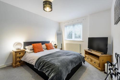 Stylish 2 Bedroom Apartment, Central Exeter, Parking On Site